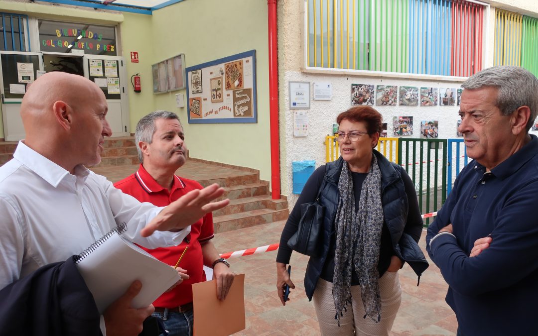 Técnicos de Educación visitan el CEIP Teófilo Pérez para analizar las reformas más urgentes