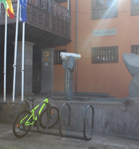 El Ayuntamiento de la Villa de Tegueste facilita el uso de la bicicleta con la instalación de dos estacionamientos específicos