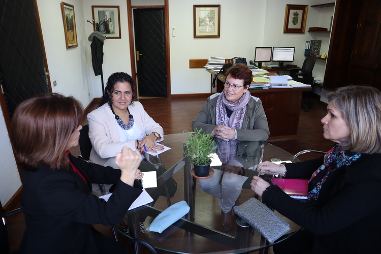 La consejera de Sanidad, Teresa Cruz, visita el municipio de Tegueste