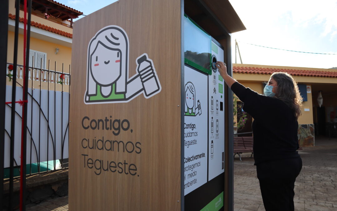 El Ayuntamiento de Tegueste instala una máquina de reciclaje con incentivos en el Mercadillo del Agricultor