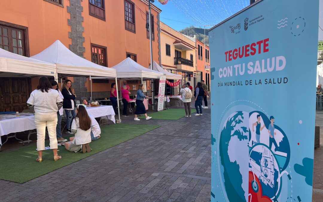 La calle Prebendado Pacheco acoge diferentes stand informativos con motivo del Día de la Salud