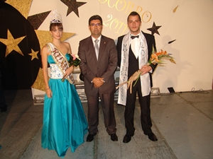 La nueva reina del Socorro junto con el alcalde de la Villa, José Manuel Molina