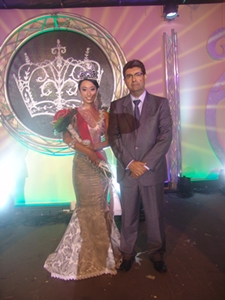 Melissa Díaz junto con el alcalde José Manuel Molina